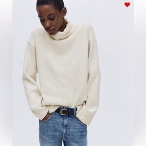 H&M LOOSE-FIT TURTLENECK SWEATER
